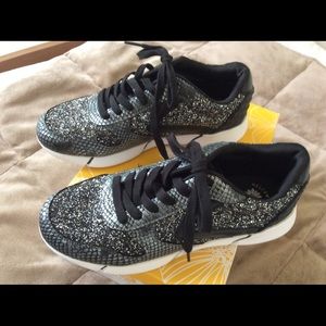 yellow box tennis shoes